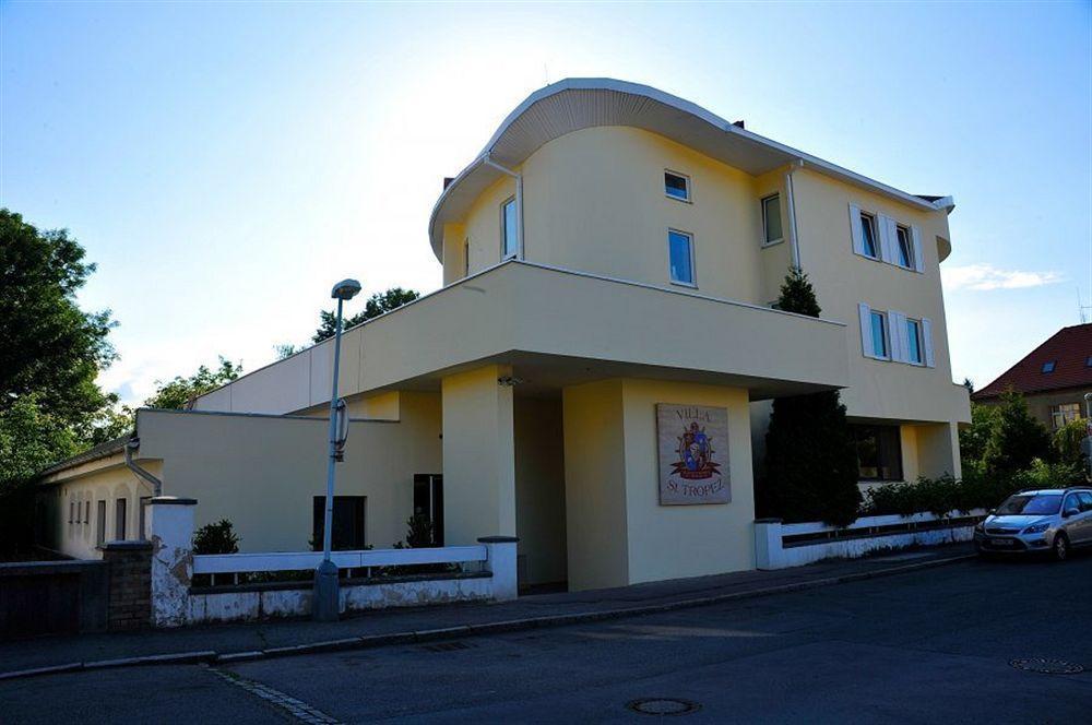 Villa St. Tropez Prag Exteriör bild